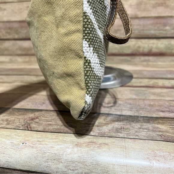 Myra B Crossbody Bag - Picture 4 of 11